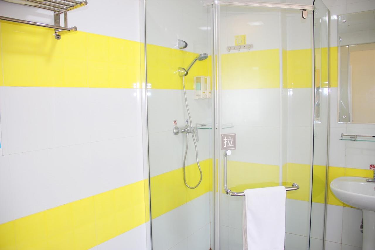 7Days Inn Yunfu Luoding Central Eksteriør billede